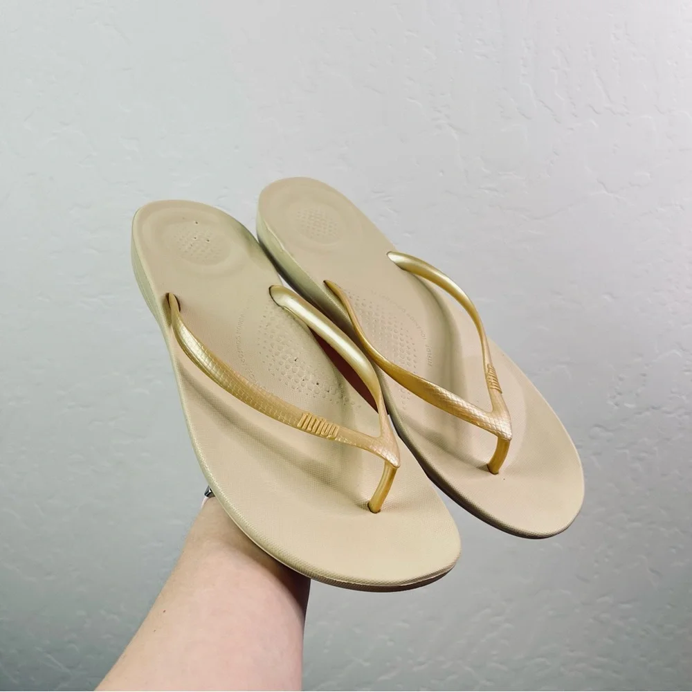 FitFlop iQushion Ergonomic Women’s Lightweight Gold Flip-Flops Sandals Size 9 - Picture 11 of 12